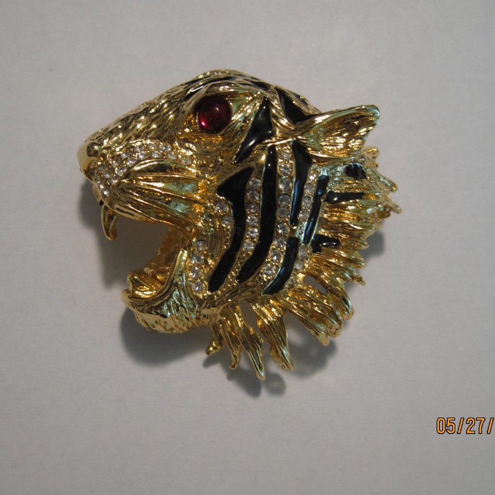 Pin-Gold-Crystal-Black Lion Pin